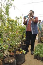 Shankar Mahadevan at Nana Chudasma_s plant exhibition in Mumbai on 8th Jan 2013 (19).JPG